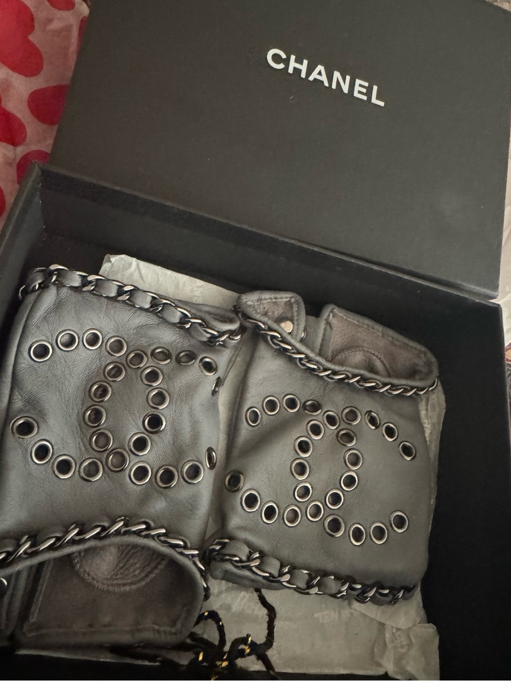 CHANEL Black Leather Fingerless Gloves with Grommet CC Motif and Chain Trim